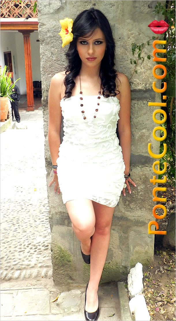 Carismática y bella luce la hermosa Andrea Moya