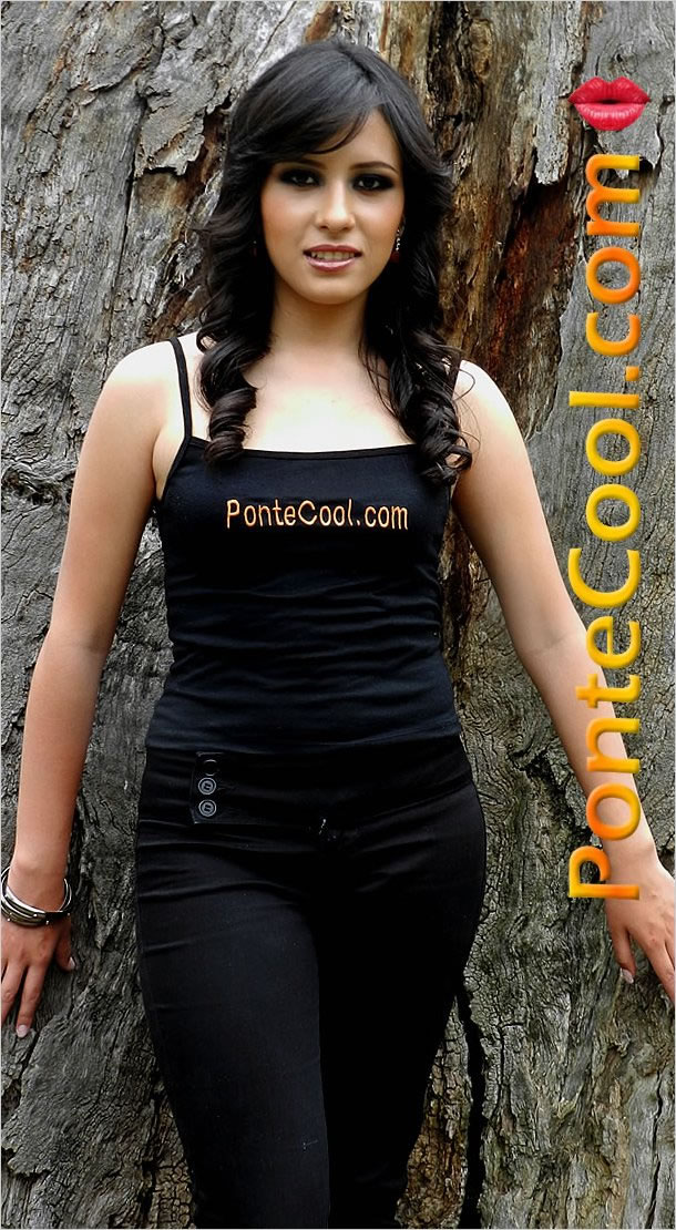 La hermosa y simpática Andrea Moya