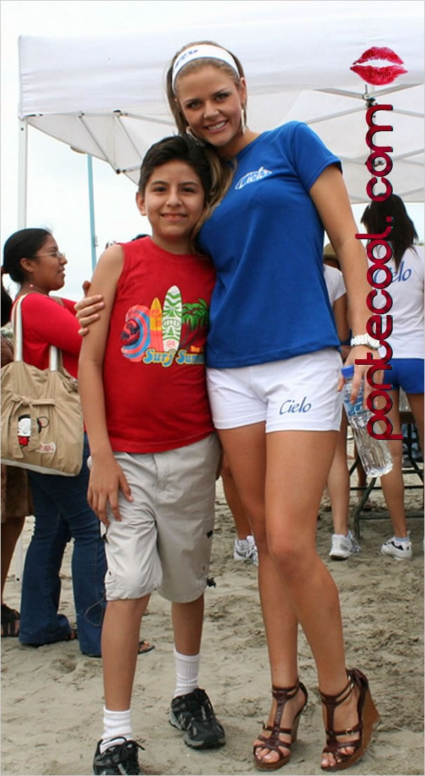 Claudia Elenna Schiess Fretz modelo ecuatoriana ganadora del concurso Miss Ecuador 2011