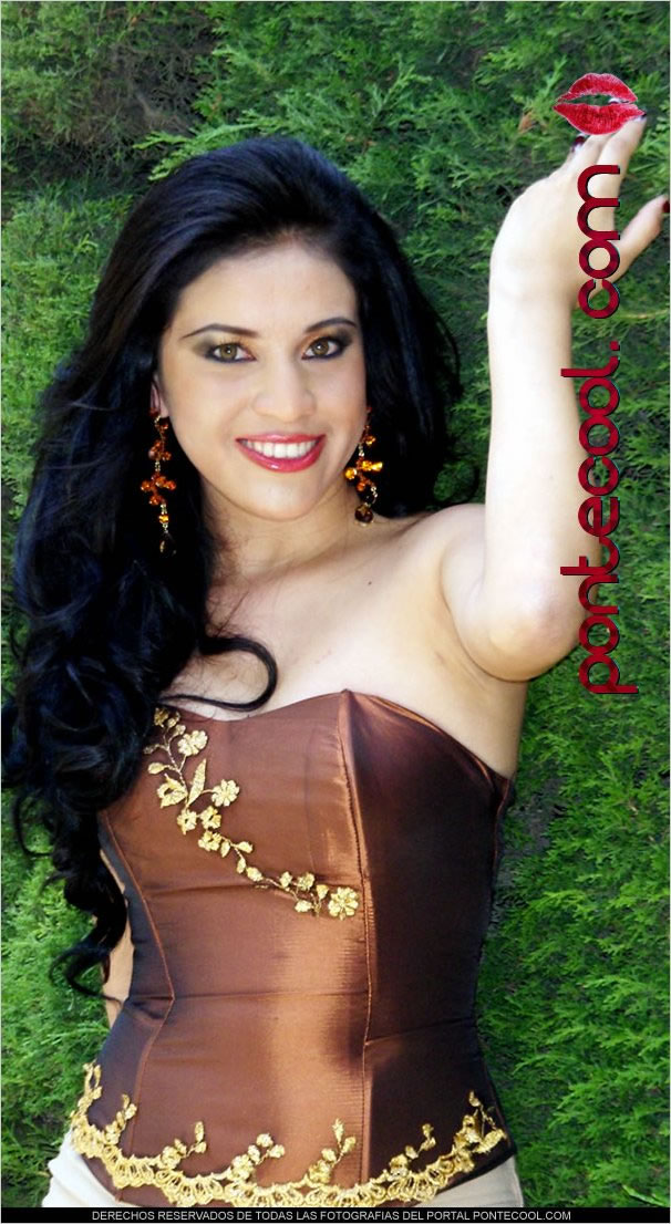 La hermosa y carismática Claudia Proaño Reina de Archidona