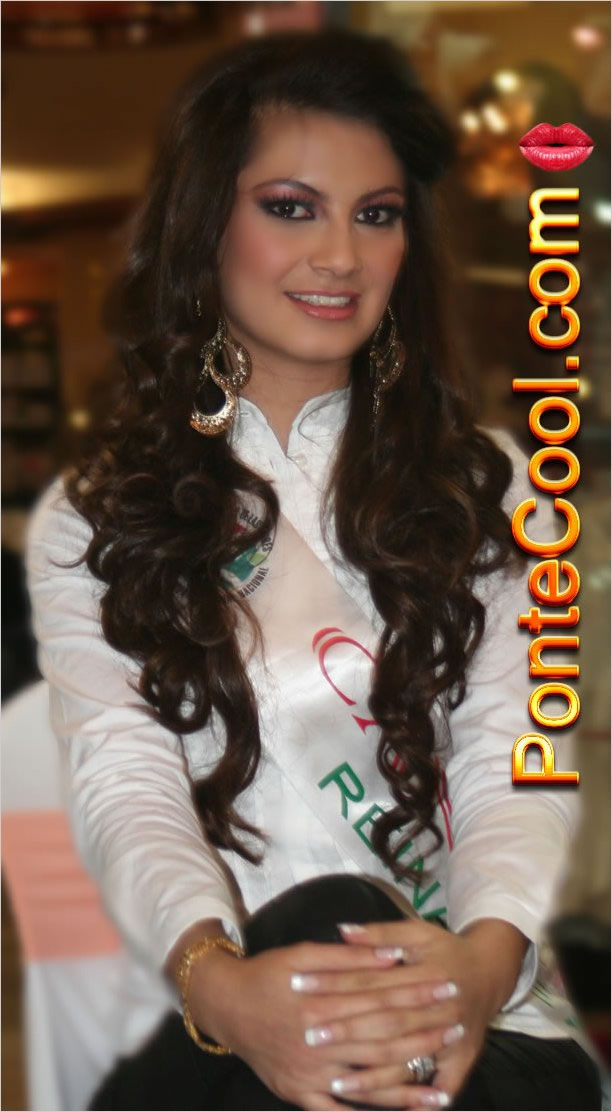 Estefania Vela candidata a Reina de Ambato 2012, apóyala para Reina Virtual 2012