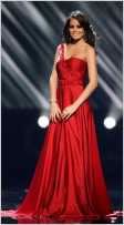 La Miss Universo 2010 Jimena Navarrete en traje de noche durante el certamen