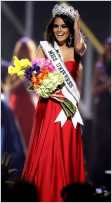 La Miss Universo 2010 Jimena Navarrete con su reci�n estrenada corona