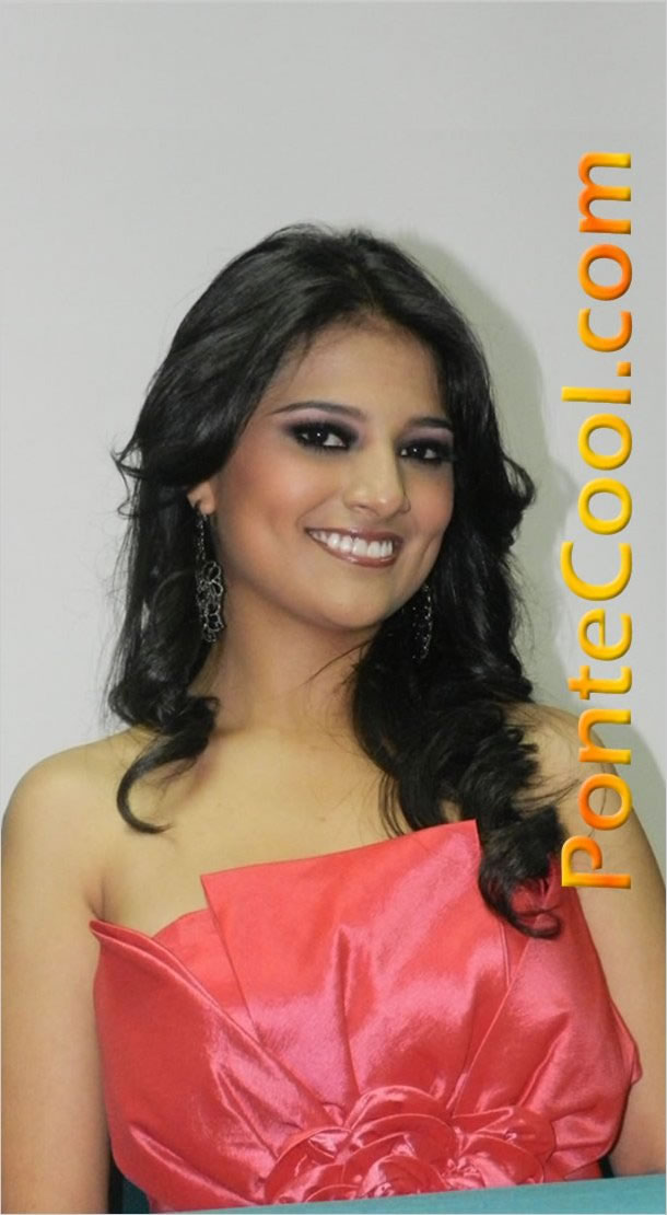 Viviana Lara candidata a Reina de Ambato 2012, apóyala para Reina Virtual 2012