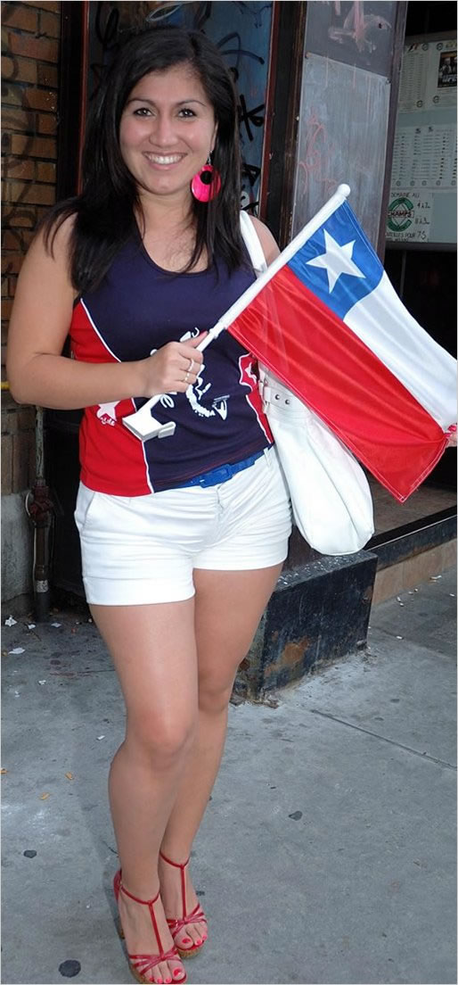 Hermosa hincha alentando a su selección del Paraguay